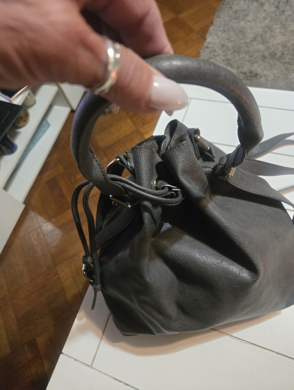 Classic Skate Grey Drawstring Bucket Bag - Women Nwot - Picture 5 of 6